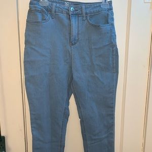 • light wash skinny jeans